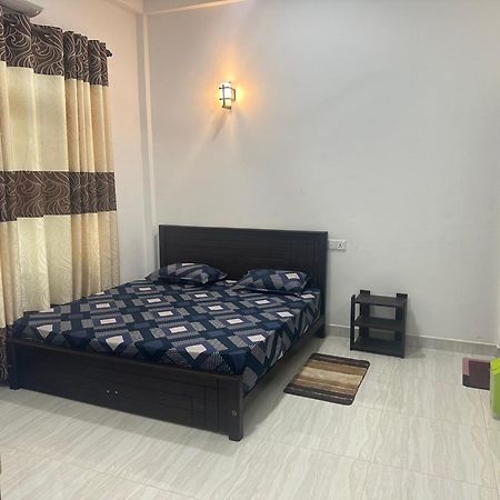 S N S Guest House Galewela Экстерьер фото