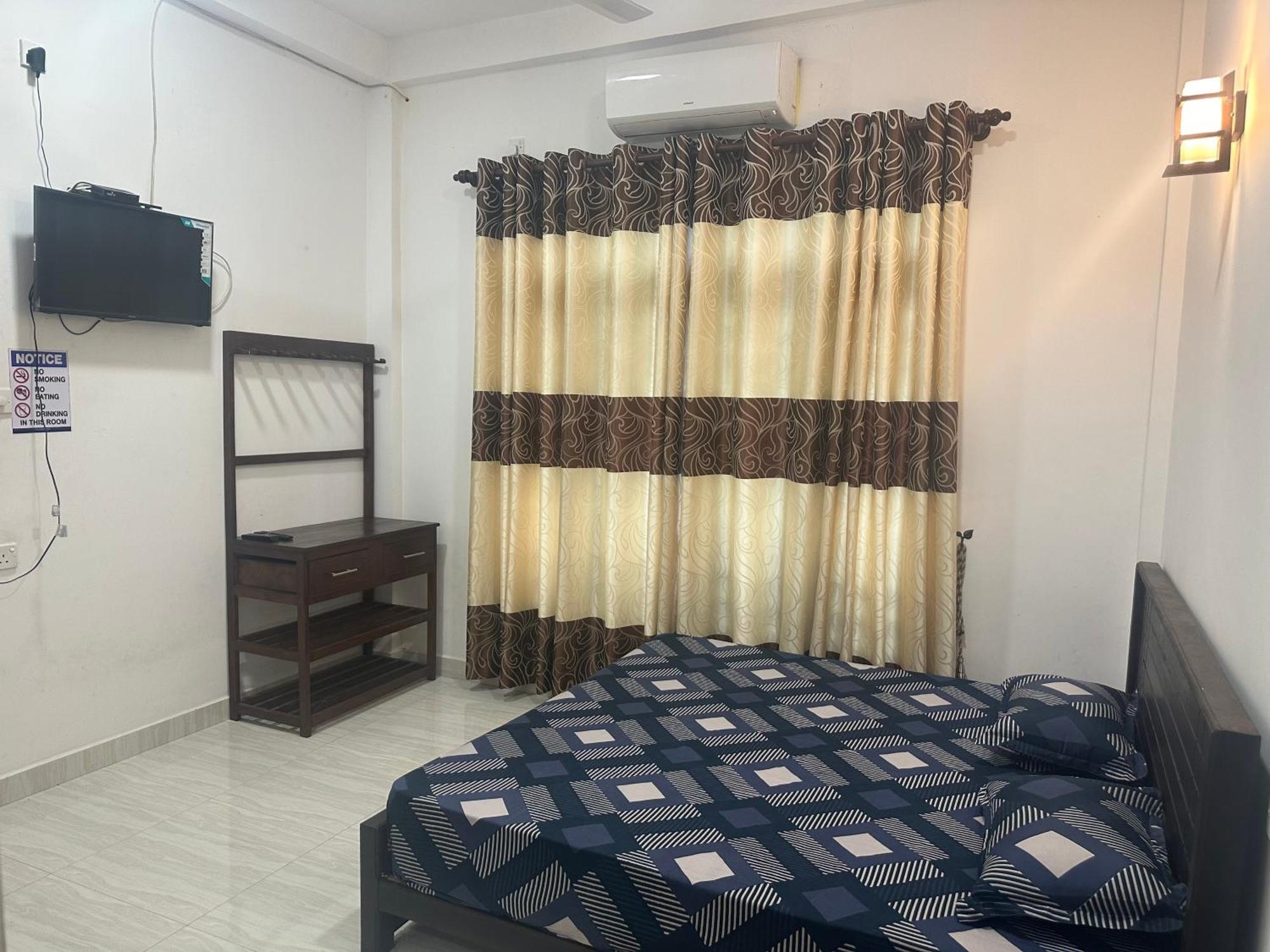 S N S Guest House Galewela Экстерьер фото