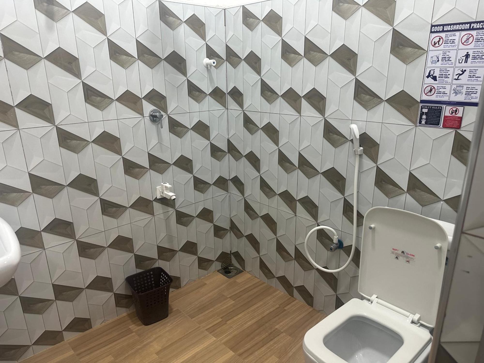 S N S Guest House Galewela Экстерьер фото